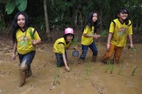 Outbound untuk anak-anak sendiri dapat bertujuan untuk melihat kemampuan dan perkembangan anak baik secara fisik maupun mental. Dengan wahana permainan yang dibuat sedemikian rupa, menjadikan si anak berusaha dan mampu untuk memecahkan suatu permasalahan dengan baik.