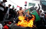 HMI Kembali Bakar Ban, Polisi Minta Maaf
