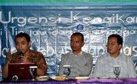 Diskusi ini sendiri lebih menyoroti dan mengkritisi pemerintah untuk dapat menekan harga bahan pokok seiringdengan naiknya harga BBM. Di kesempatan yang berbeda Dhika, Sekjen dari Lisuma mengatakan bahwa pihaknya telah melakukan kajian mengenai distribusi di pasa., hBsilnya bahwa bahan bakar yang digunakan untuk mendistribusikan segala jenis bahan pokok ini lebih dari 90 persen menggunakan bahan bakar solar, jadi seharu