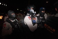 Polisi ini berasal dari korps Brimob yang dikhususkan untuk situasi genting.