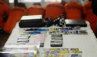Selama beraksi para tersangka telah menilep uang para korbanya dengan total omset Rp 200 juta.