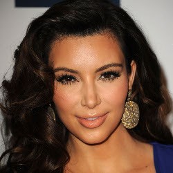 Kim Kardashian Siap Tuntut Dokter Operasi Plastik di Meksiko