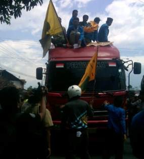 Tolak Kenaikan Harga BBM, Mahasiswa Sandera Truk Tangki Pertamina