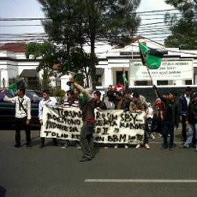 Tuntut 6 Aktivis Dibebaskan, HMI Berdemo di Polrestabes Bandung