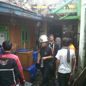 Ibu dan Anak Nyaris Terbakar Si Jago Merah