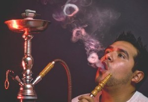 1 Jam Hisap Shisha Sama Bahayanya Hisap 100 Batang Rokok