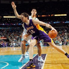 Lakers Menang Lewat OT Lagi, Knicks Akhirnya Menang