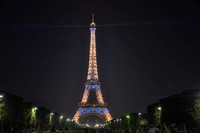 Eiffel tower with thousand lamps (dok. Irfan Prabudiansyah/dtraveller) Eiffel tower with thousand lamps (dok. Irfan Prabudiansyah/dtraveller)