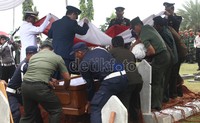 Almarhum meninggal dunia pada usia 66 tahun.