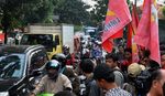 Lenteng Agung Mengular Panjang