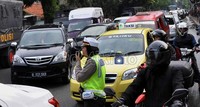 Kemacetan ini disebabkan dalam aksinya, massa memakan setengah dari Jalan Raya Lenteng Agung.