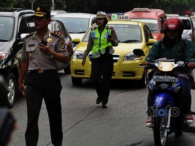 Lenteng Agung Mengular Panjang