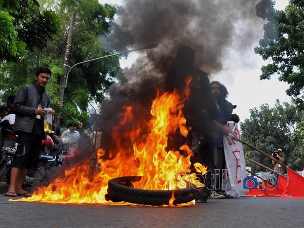 Dihalangi Polisi, Mahasiswa Gagal Segel Pom Bensin