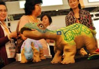 Pleo ini memiliki berbagai macam warna serta uniknya robot pleo ini memiliki beberapa karakter seperti makhluk hidup, yakni rasa lapar dan kenyang, suasana hati, emosi, serta kesehatan. Bentuk, suara, serta gerakan dari Pleo ini sendiri begitu nyata sehingga anda tidak perlu lagi kesepian jika Anda memilikinya karena sudah ada teman untuk berbagi.