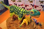Kepincut Robot Dinosaurus yang Imut