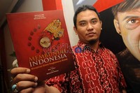 Dalam kurun waktu 2 bulan, buku ini telah dicetak ulang. Analisa tajam dan fakta menarik yang disajikan menjadikan buku ini banyak dibaca dan menimbulkan polemik.