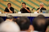 Menko Polhukam dan Menko Perekonomian  sibuk mengumpulkan rektor seluruh Indonesia untuk melobi bahwa kebijakan tersebut tidak perlu ditanggapi reaksioner. Para pembantu presiden ini sibuk melobi kesana-kemari untuk mendukung kenaikan harga BBM. (Foto: Agung Rajasa/antara)