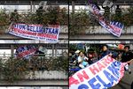 Mahasiswa Robek Spanduk Pro BBM Naik