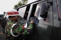 Kendaraan milik Dephan yang melintasi jalur busway ikut ditilang.