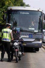 TNI Turun Gunung Sterilkan Jalur Busway
