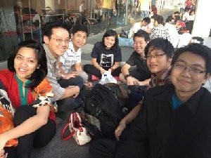 Orang Indonesia Ikut Antre New iPad di Singapura
