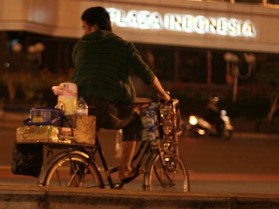Mengais Rezeki di Malam Hari
