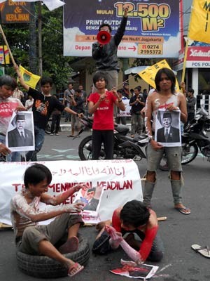 Tolak BBM Naik, Massa PMII Yogya Blokir Jalan