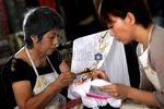 Warga Jepang Belajar Membatik