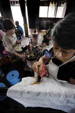 Warga Jepang Belajar Membatik
