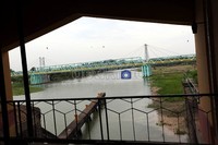 Selain untuk mengairi sawah, bendungan ini juga berfungsi sebagai penahan air ketika daerah Karawang bagian utara dilanda banjir di musim penghujan.