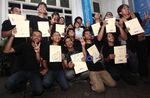 Menyimak Cerita dalam Foto