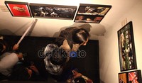 Beragam kisah disajikan dalam foto-foto yang dipamerkan oleh 32 fotografer peserta workshop.