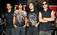 Krisyanto berpose bersama Aziz MS, Ricky Teddy dan Danny di Score, Citos, Jakarta Selatan, Jumat (16/3/2012) malam.