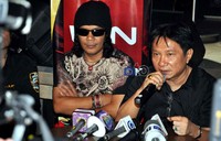 Kembalinya Krisyanto sebagai vokalis Jamrud ternyata membawa sebuah keberuntungan bagi Jamrud, artinya Jamrud dan Krisyanto tidak bisa dipisahkan, kalau mereka dipisahkan bisa sama-sama lemah, ujar bos label Logiss Records Log Zhelebour.