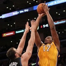 Lakers Teruskan Dominasi Atas Wolves