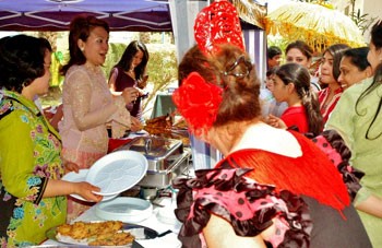 Branding Sate-Nasi Goreng di Bazar International Day