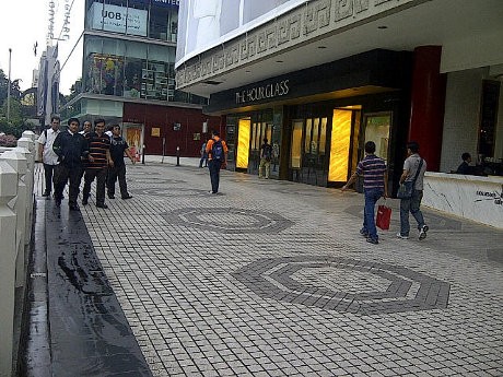 Asrinya Jalur Pedestrian di Singapura