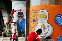 Mural ini dilombakan. Peserta dengan pesan terbaik dan unsur warna yang menarik menjadi pemenangnya.