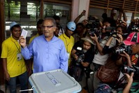 Presiden Timor Leste Ramos Horta memberikan suara dalam pemilihan presiden putaran pertama.