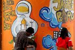 Melukis Pesan Moral Lewat Mural