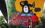 Melukis Pesan Moral Lewat Mural