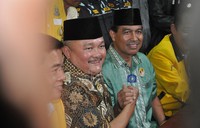 Hingga saat ini hanya pasangan Alex-Nono yang lebih dulu mendaftar ke KPUD DKI. Sementara calon dari parpol lain seperti Demokrat dan Partai Keadilan Sejahtera (PKS) masih buntu memutuskan pendamping Foke maupun Triwisaksana.