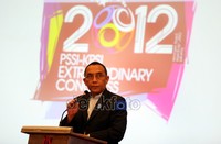 Ketua KPSI Tony Aprilani memberikan sambutan dan sekaligus mebuka agenda Kongres Luar Biasa (KLB) PSSI-KPSI 2012