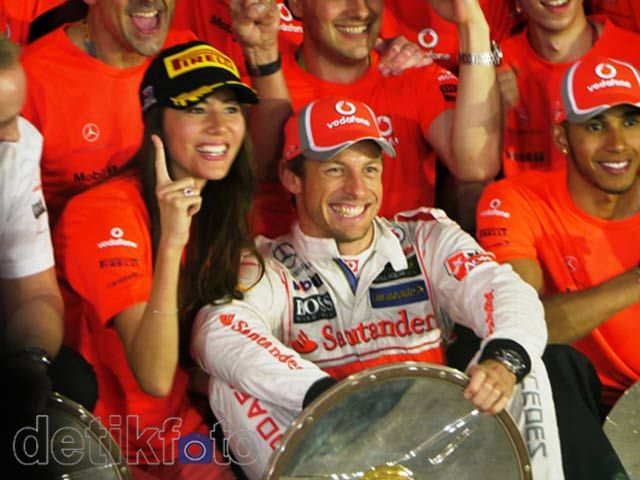 Button Menang, McLaren Senang