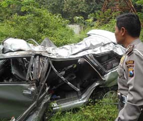 Inilah Nama Korban Tewas Laka Bus Vs Avanza di Madiun