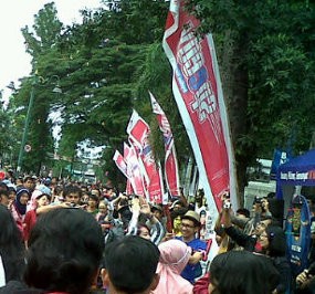 500-an Anak Muda Bandung Ikuti Flash Mob di CFD Dago