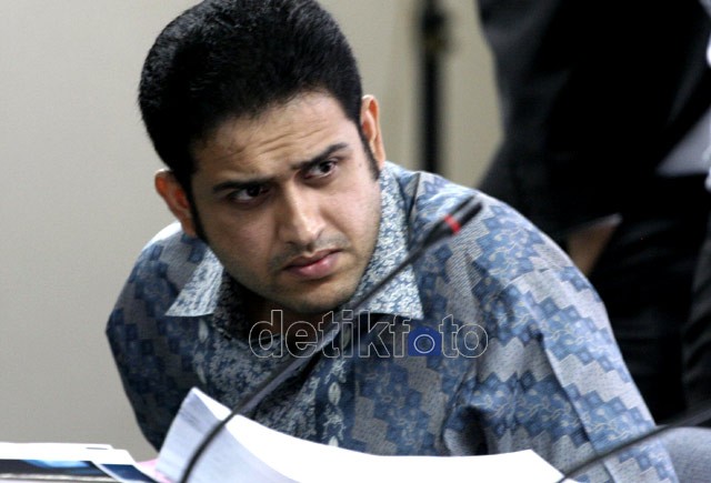 Berkursi Roda, Nazar Tinggalkan RS Abdi Waluyo Menuju Rutan