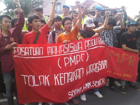 Tolak Kenaikan BBM, Mahasiswa Yogya Hadang Boediono