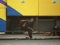 Kernet yang tengah asyik dikerok di tempat parkir Dufan pada tanggal 13 Maret 2012 lalu.