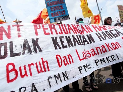 Harga BBM Naik untuk Bayar Utang Rp 2.000 T ?